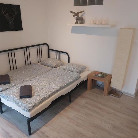 Appartamento Utulny Apartman S Balkonom Bratislava Esterno foto