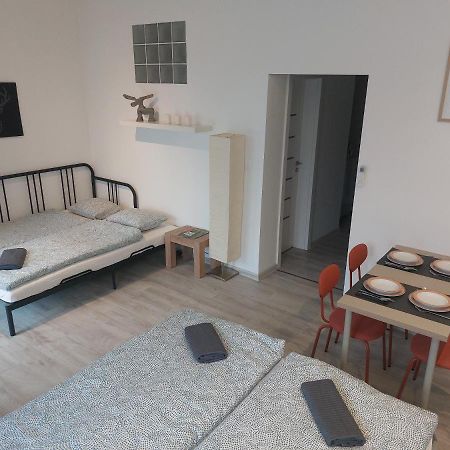 Appartamento Utulny Apartman S Balkonom Bratislava Esterno foto