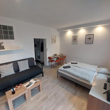 Appartamento Utulny Apartman S Balkonom Bratislava Esterno foto