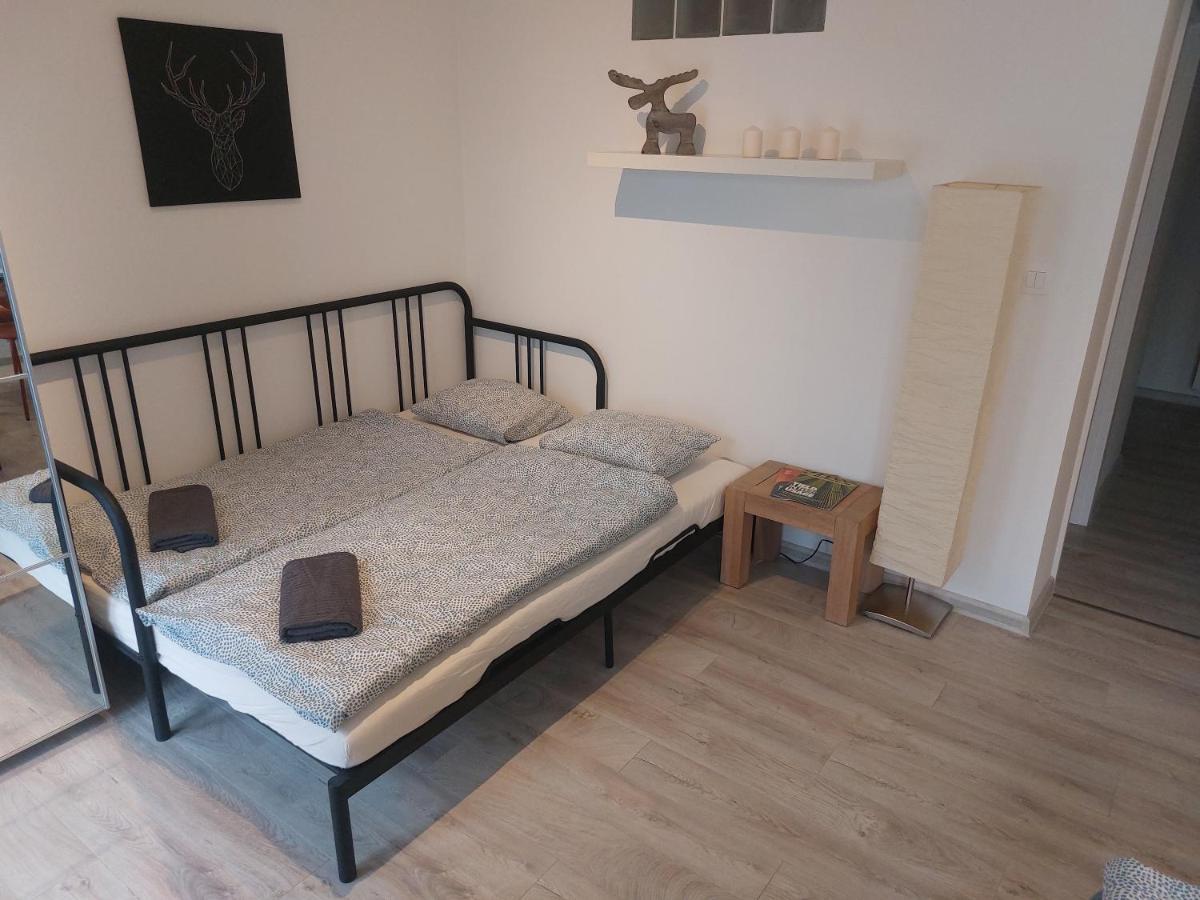 Appartamento Utulny Apartman S Balkonom Bratislava Esterno foto