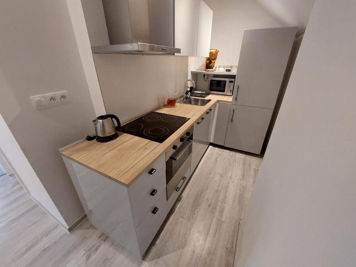 Appartamento Utulny Apartman S Balkonom Bratislava Esterno foto