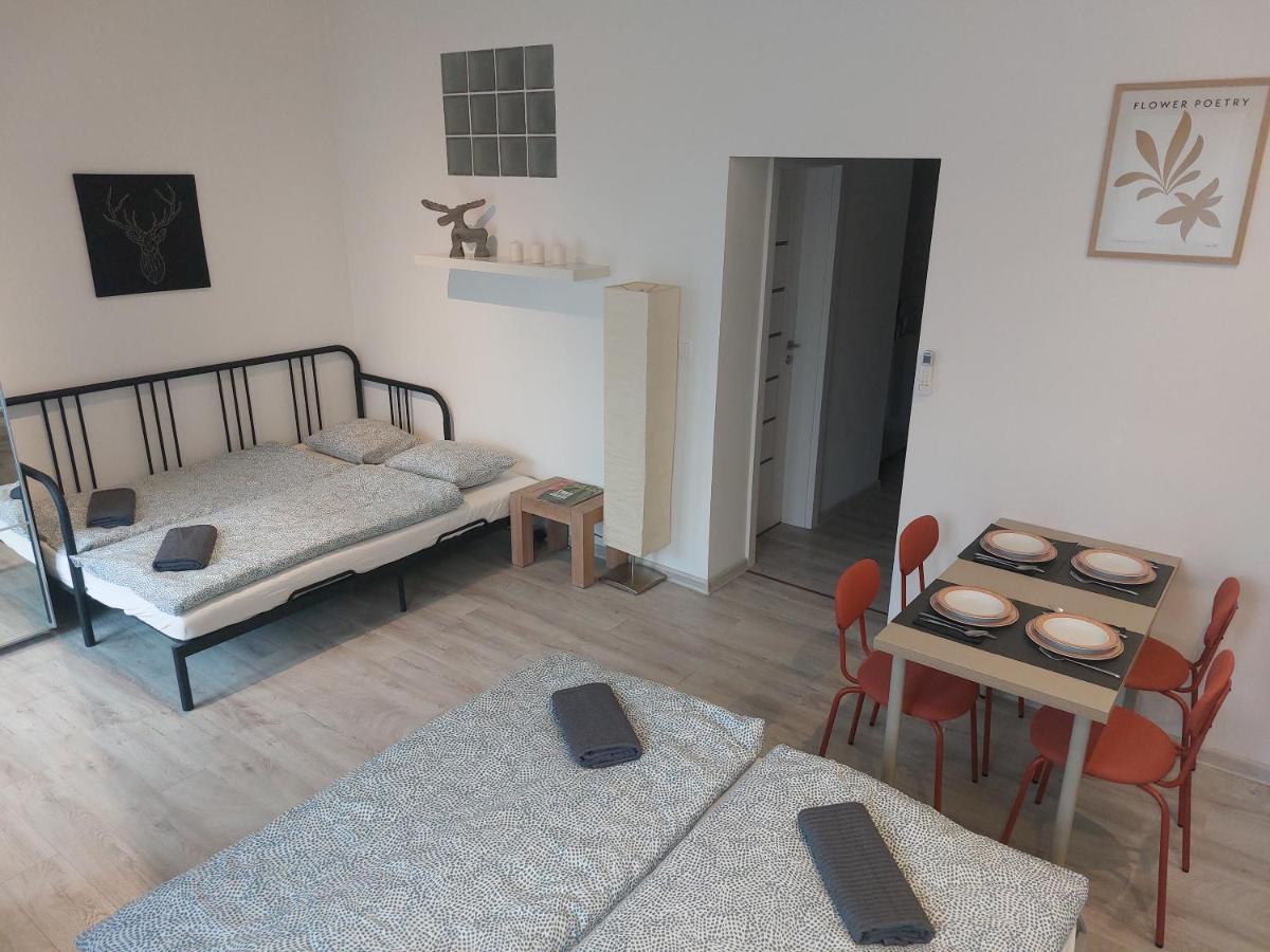 Appartamento Utulny Apartman S Balkonom Bratislava Esterno foto