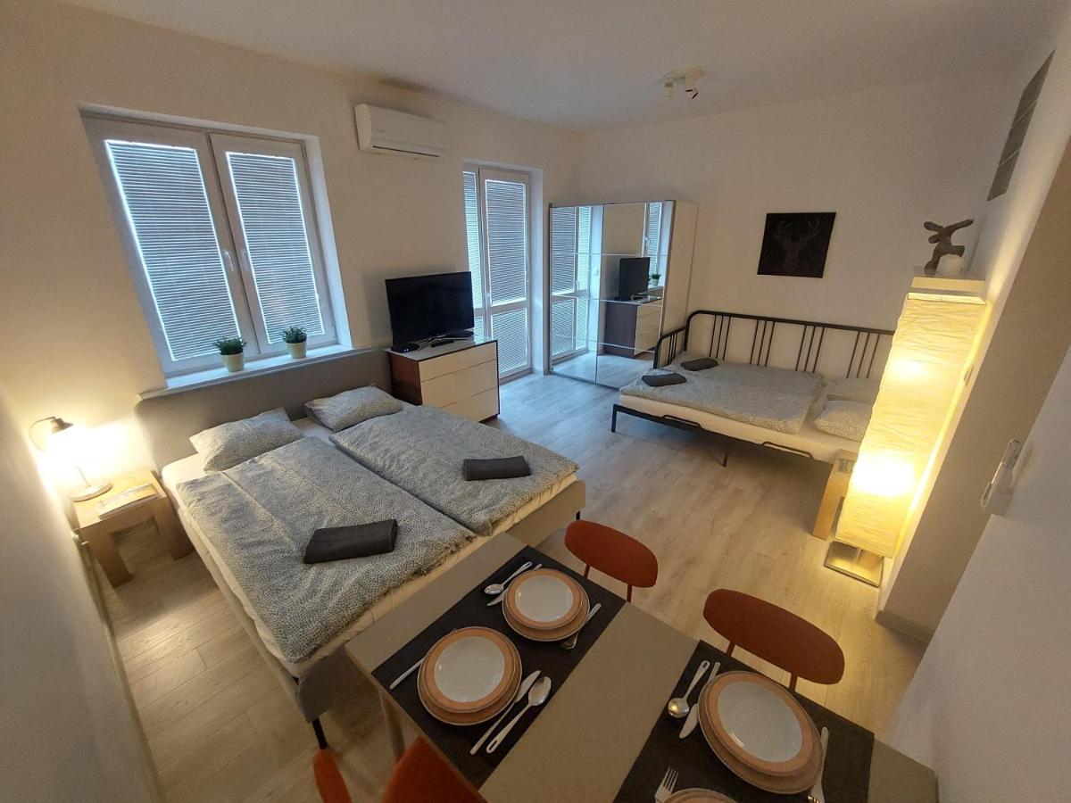 Appartamento Utulny Apartman S Balkonom Bratislava Esterno foto