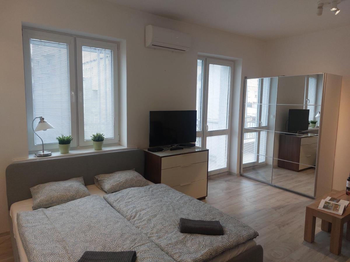 Appartamento Utulny Apartman S Balkonom Bratislava Esterno foto