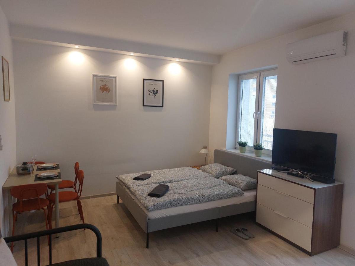 Appartamento Utulny Apartman S Balkonom Bratislava Esterno foto